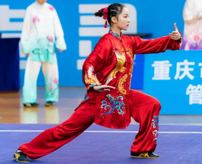 Wushu là võ thuật Trung Hoa hiện đại, kết hợp kỹ thuật chiến đấu, biểu diễn và rèn luyện thể chất.