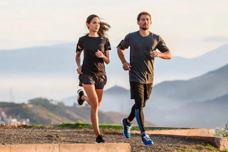 Tập athletics thường xuyên giúp cải thiện tim mạch, sức bền, tốc độ, sức mạnh và tinh thần kỷ luật.