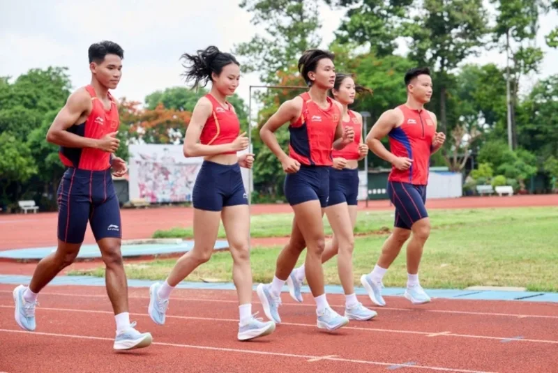 Chuẩn bị giày, trang phục, không gian tập luyện và kế hoạch phù hợp giúp người mới tập athletics an toàn hơn.