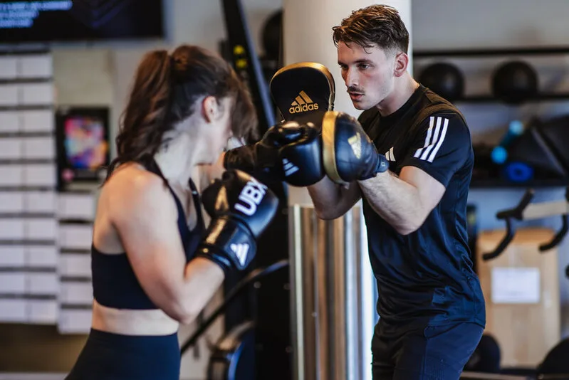 Boxing có nhiều hình thức tập luyện như boxing cơ bản, boxing fitness, tập bao cát và shadow boxing.